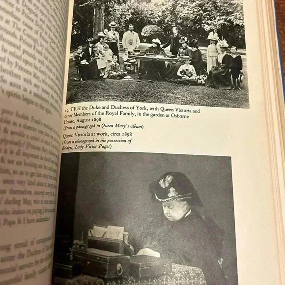 Vintage Book Queen Mary by James Pope-Hennessy - Picture 8 of 11